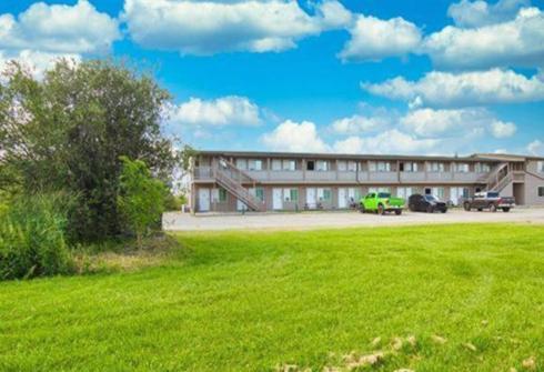 Kings Court Motel Cold Lake Exteriér fotografie